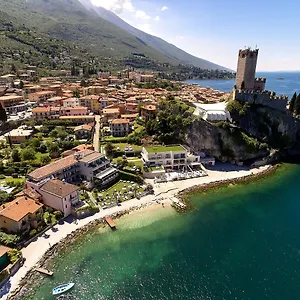Castello Front Отель